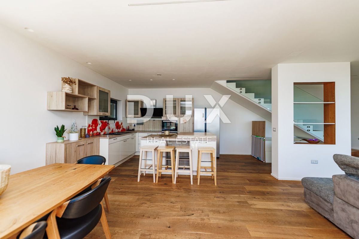 OPATIJA, BREGI - casa indipendente 180m2 con vista panoramica sul mare + giardino 600m2