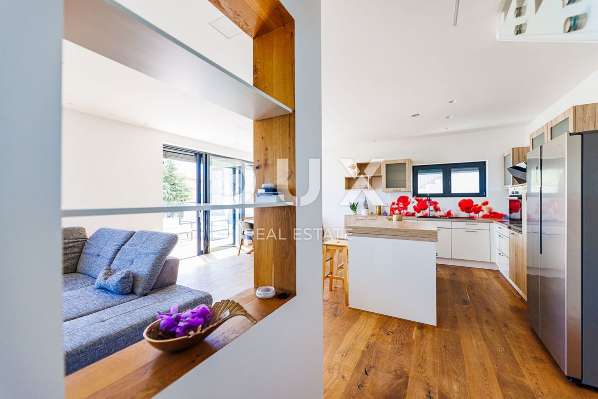 OPATIJA, BREGI - casa indipendente 180m2 con vista panoramica sul mare + giardino 600m2