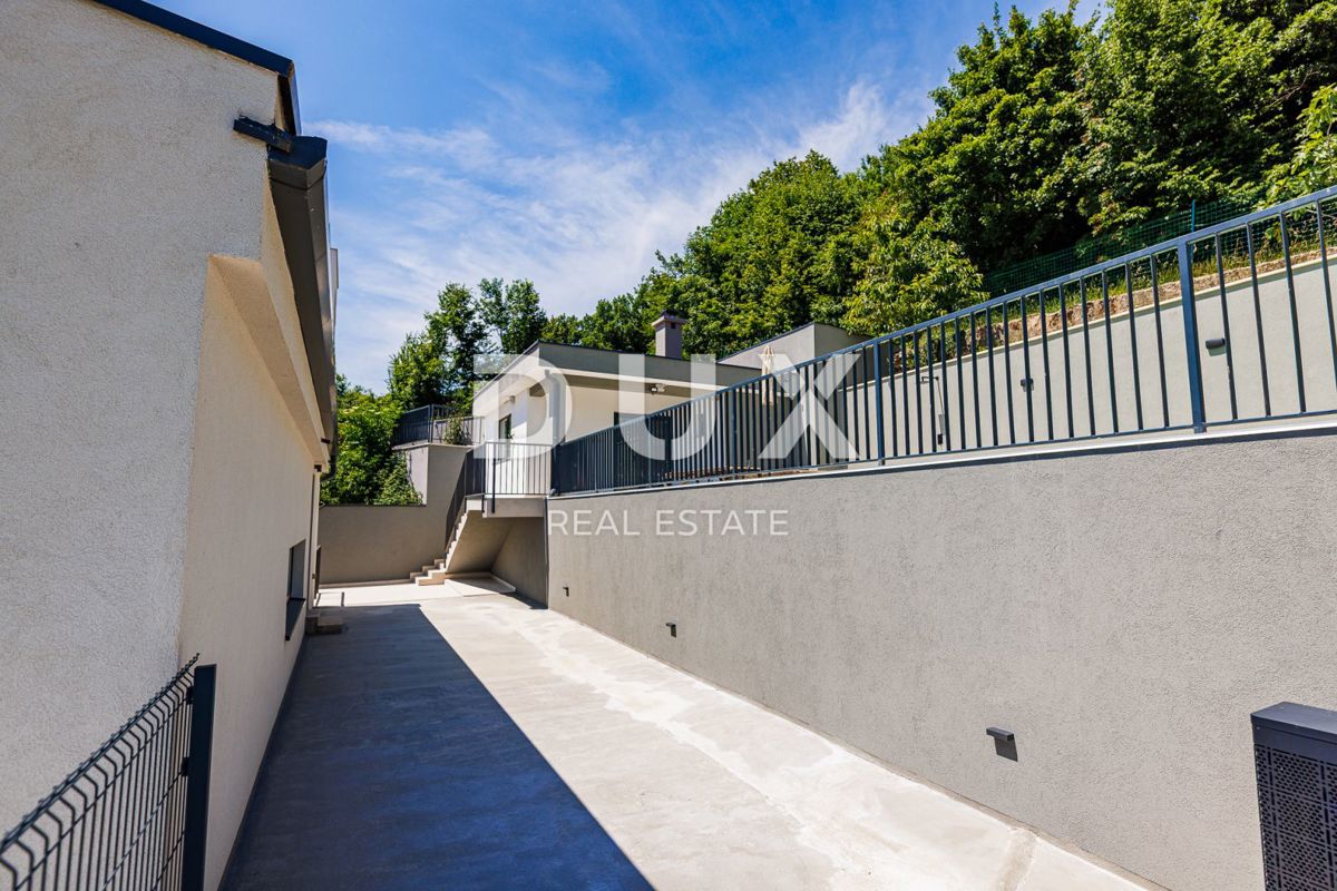 OPATIJA, BREGI - casa indipendente 180m2 con vista panoramica sul mare + giardino 600m2