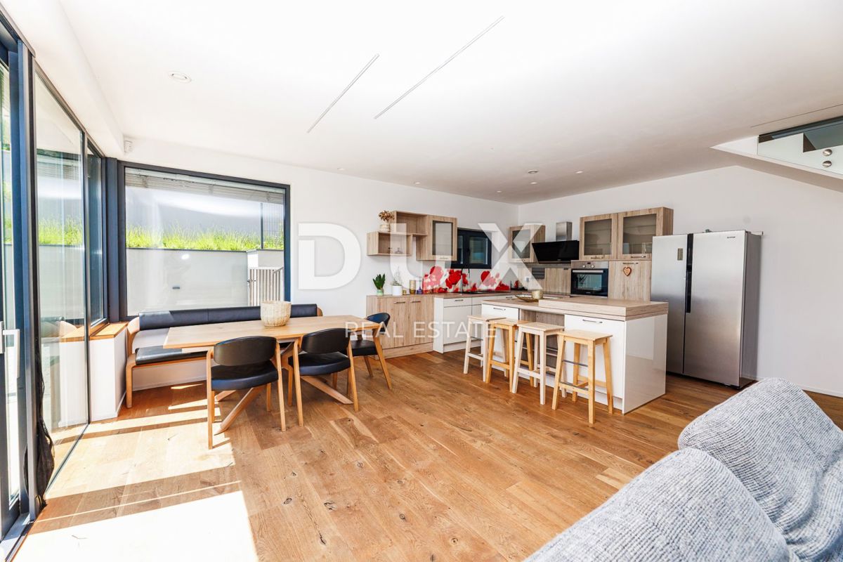 OPATIJA, BREGI - casa indipendente 180m2 con vista panoramica sul mare + giardino 600m2