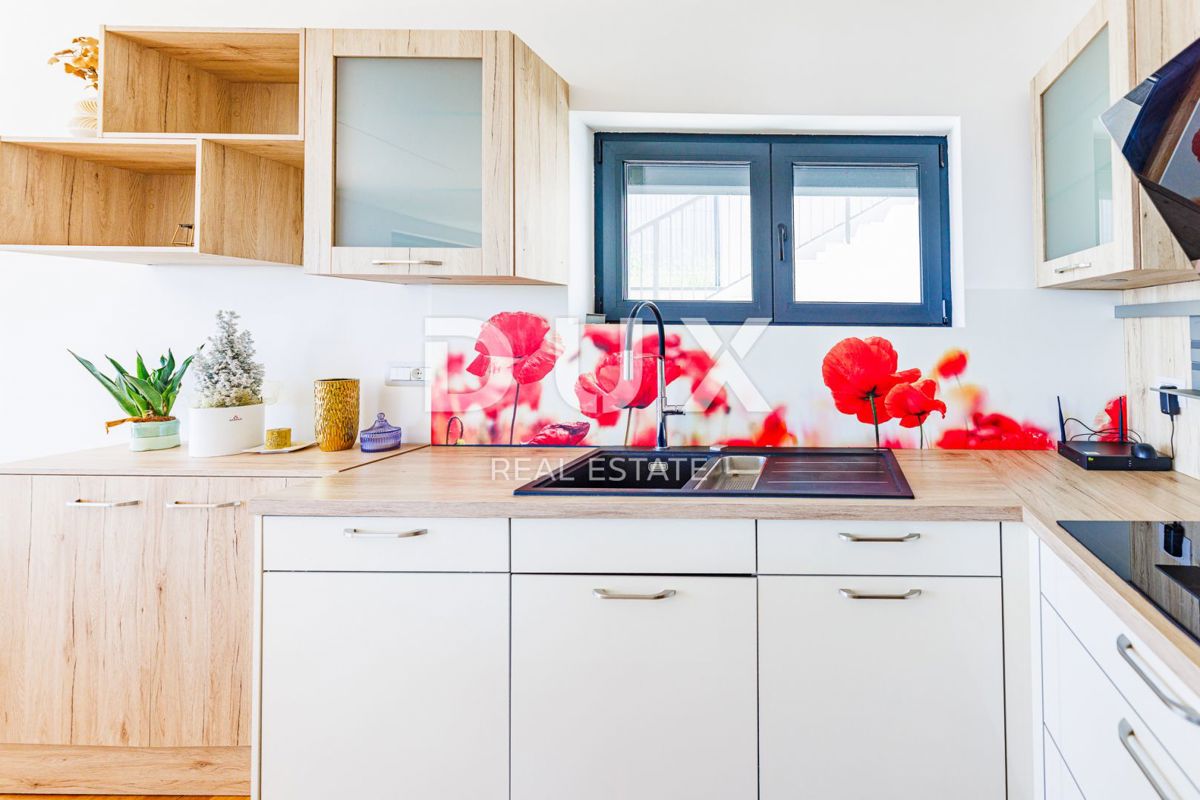 OPATIJA, BREGI - casa indipendente 180m2 con vista panoramica sul mare + giardino 600m2