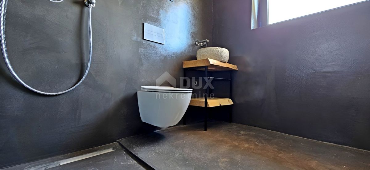 ISTRIA, LABIN - Casa in pietra immacolata con piscina