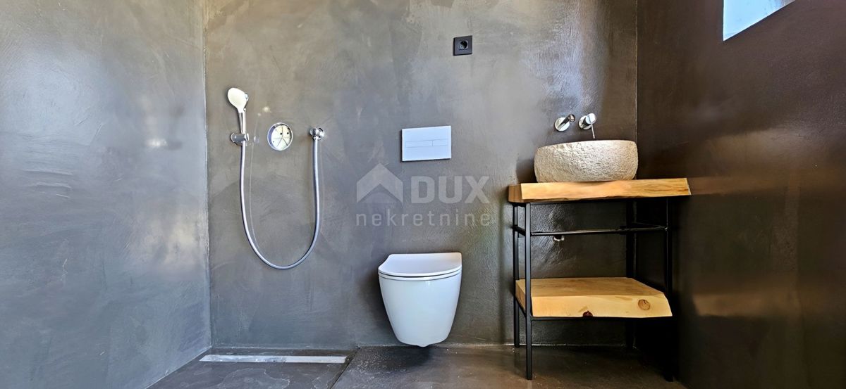 ISTRIA, LABIN - Casa in pietra immacolata con piscina