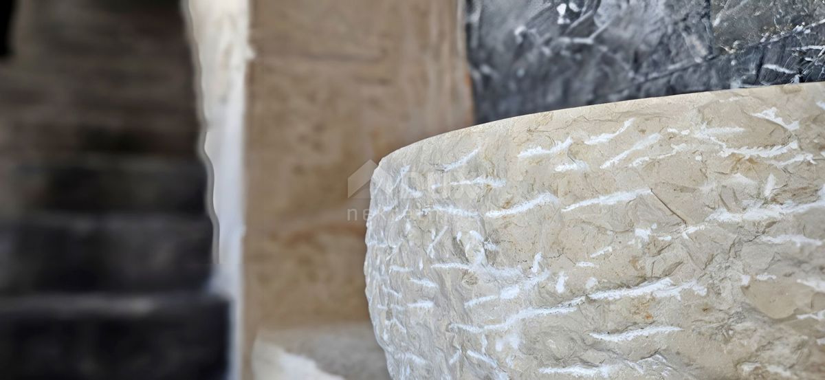 ISTRIA, LABIN - Casa in pietra immacolata con piscina