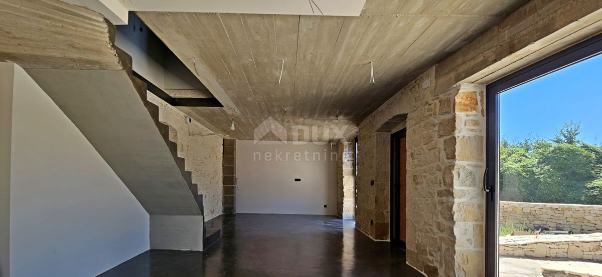 ISTRIA, LABIN - Casa in pietra immacolata con piscina