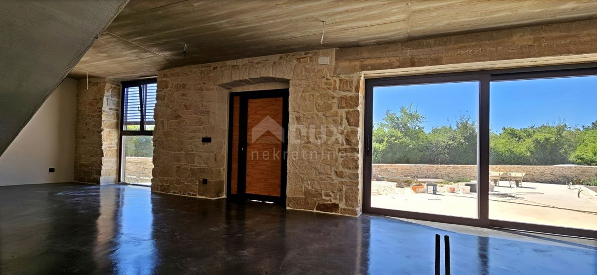 ISTRIA, LABIN - Casa in pietra immacolata con piscina