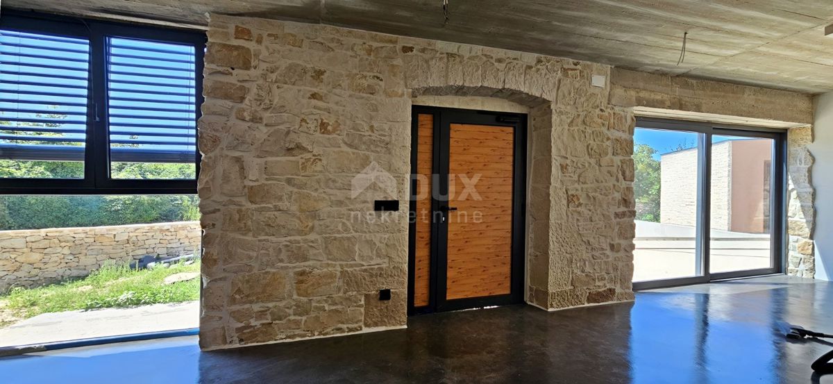 ISTRIA, LABIN - Casa in pietra immacolata con piscina