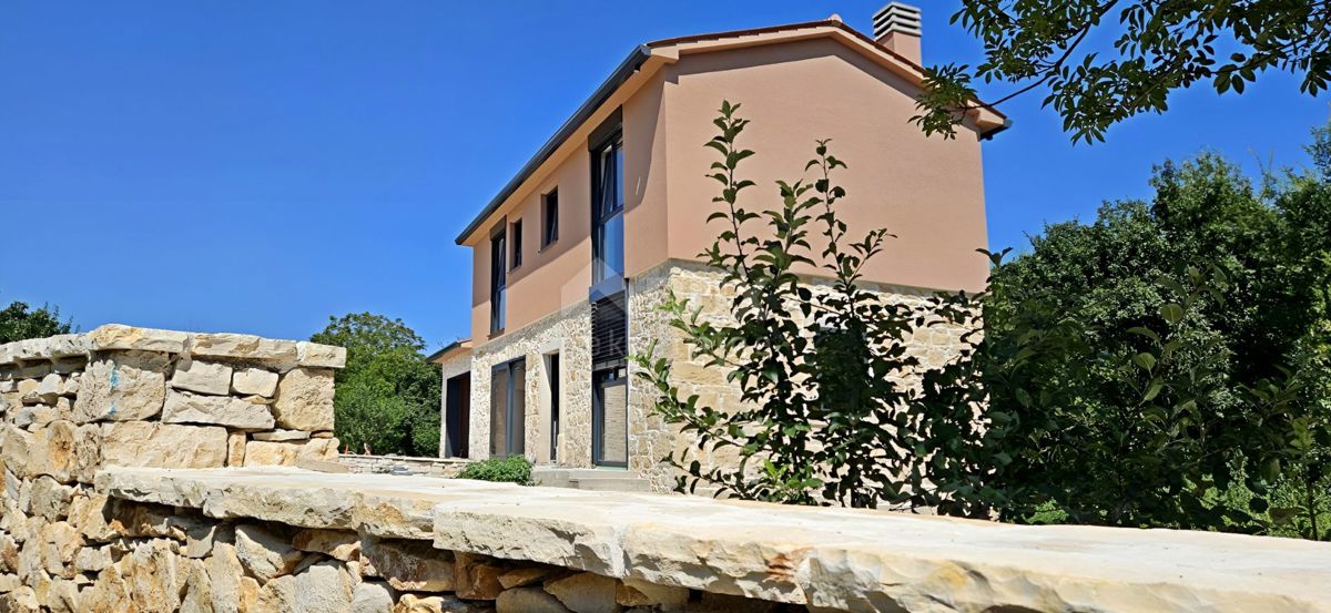ISTRIA, LABIN - Casa in pietra immacolata con piscina