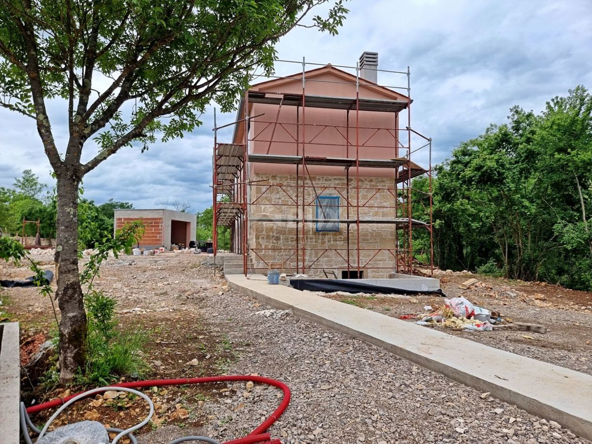 ISTRIA, LABIN - Casa in pietra immacolata con piscina