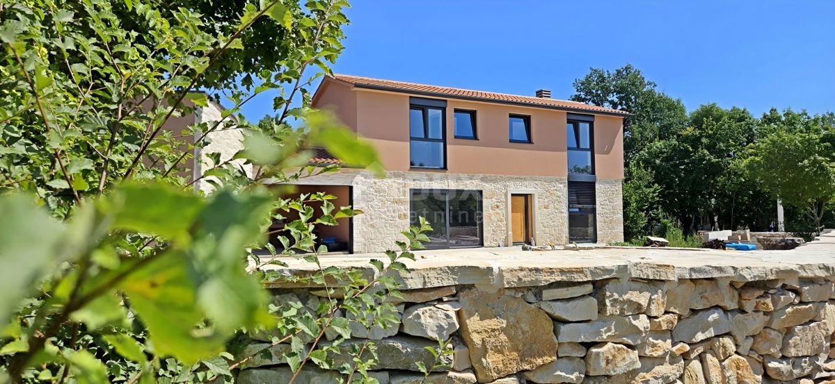 ISTRIA, LABIN - Casa in pietra immacolata con piscina