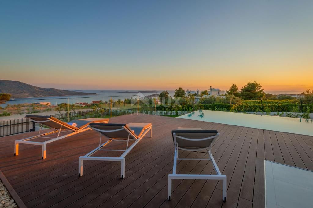 DALMAZIA PRIMOŠTEN Villa con piscina e vista mare