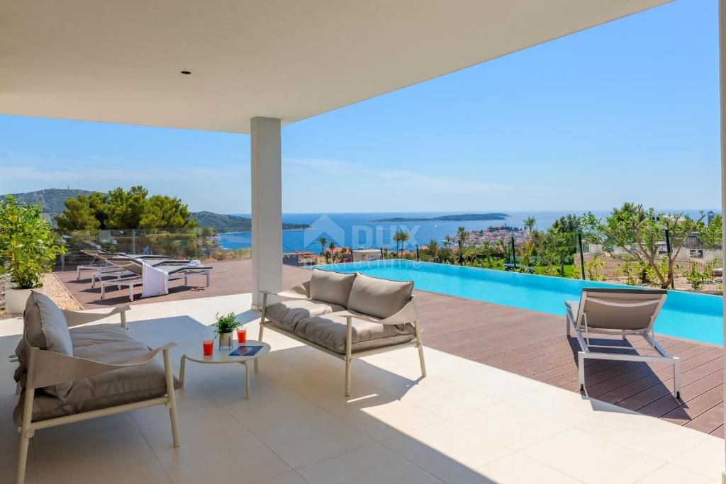 DALMAZIA PRIMOŠTEN Villa con piscina e vista mare