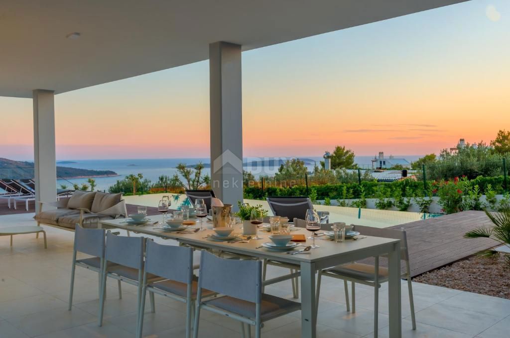 DALMAZIA PRIMOŠTEN Villa con piscina e vista mare