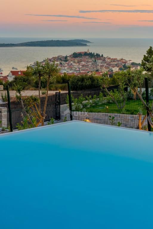 DALMAZIA PRIMOŠTEN Villa con piscina e vista mare