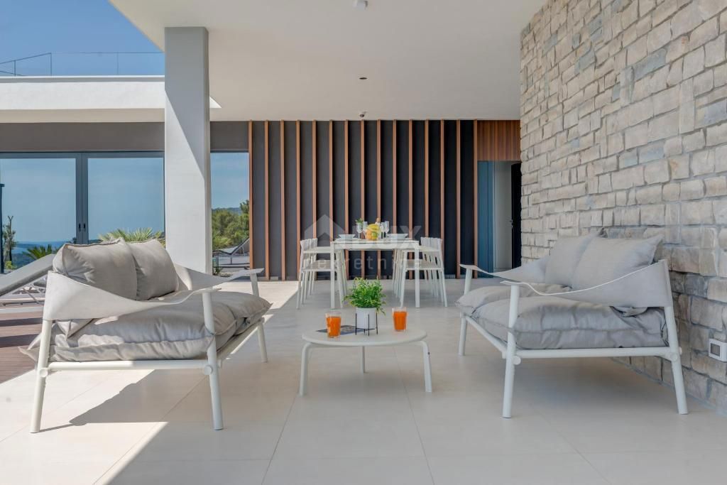 DALMAZIA PRIMOŠTEN Villa con piscina e vista mare