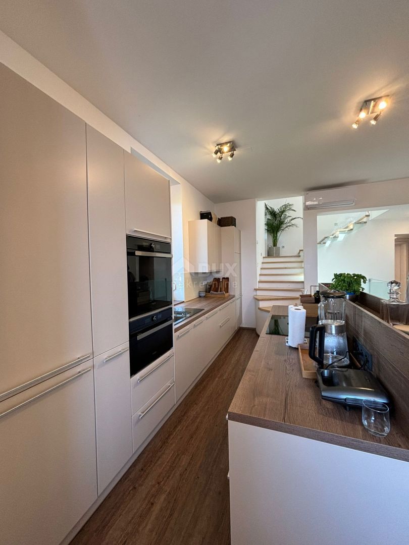 ISTRIA, PULA - Un gioiello unico a 200 metri dal mare in villa austro-ungarica con giardino!