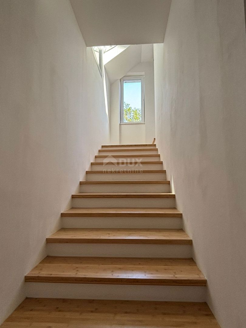 ISTRIA, PULA - Un gioiello unico a 200 metri dal mare in villa austro-ungarica con giardino!