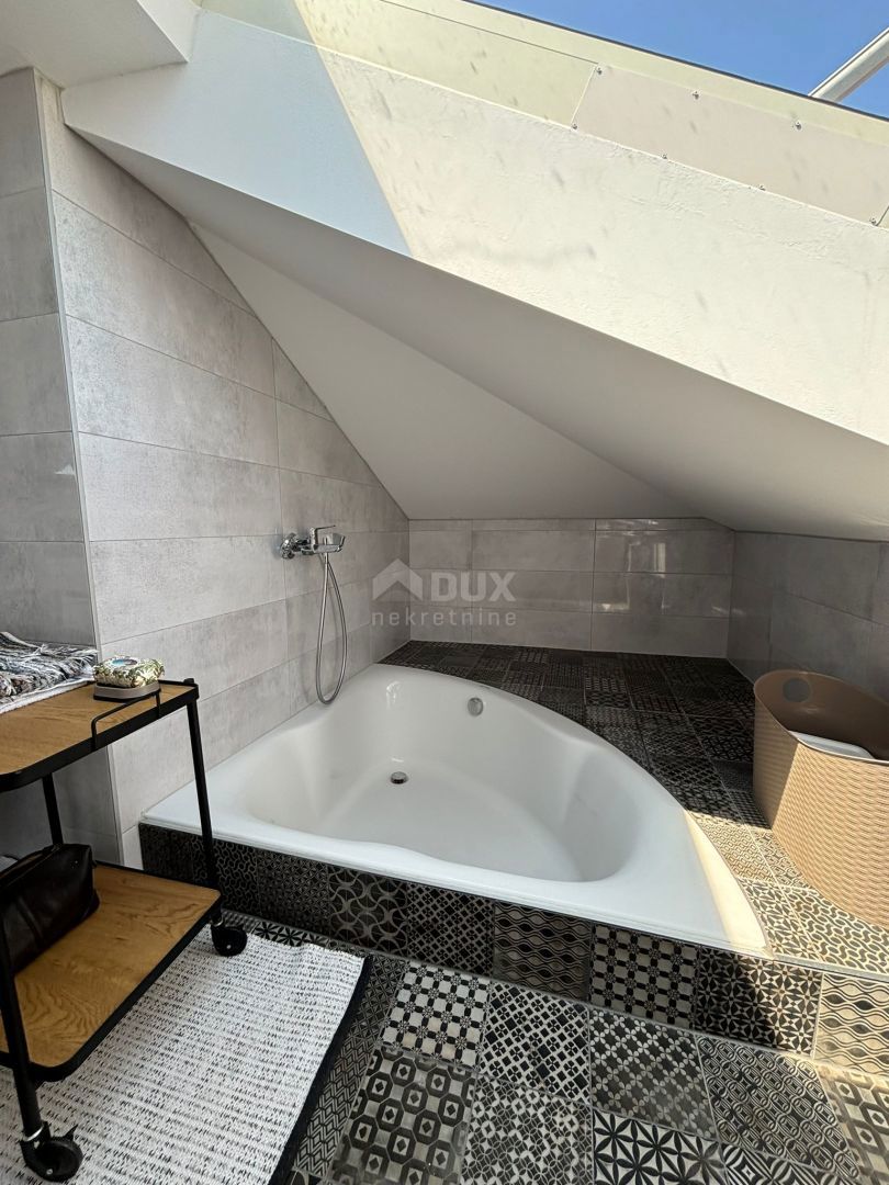 ISTRIA, PULA - Un gioiello unico a 200 metri dal mare in villa austro-ungarica con giardino!