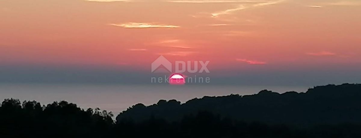 ISTRIA, PULA - Un gioiello unico a 200 metri dal mare in villa austro-ungarica con giardino!