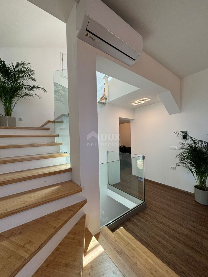 ISTRIA, PULA - Un gioiello unico a 200 metri dal mare in villa austro-ungarica con giardino!