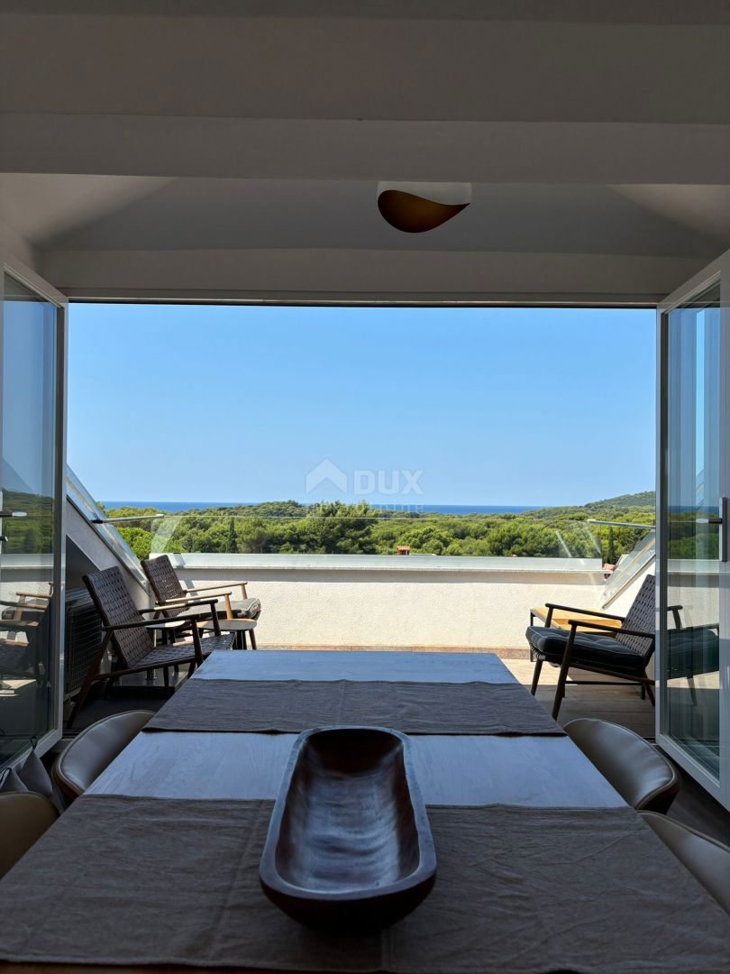 ISTRIA, PULA - Un gioiello unico a 200 metri dal mare in villa austro-ungarica con giardino!