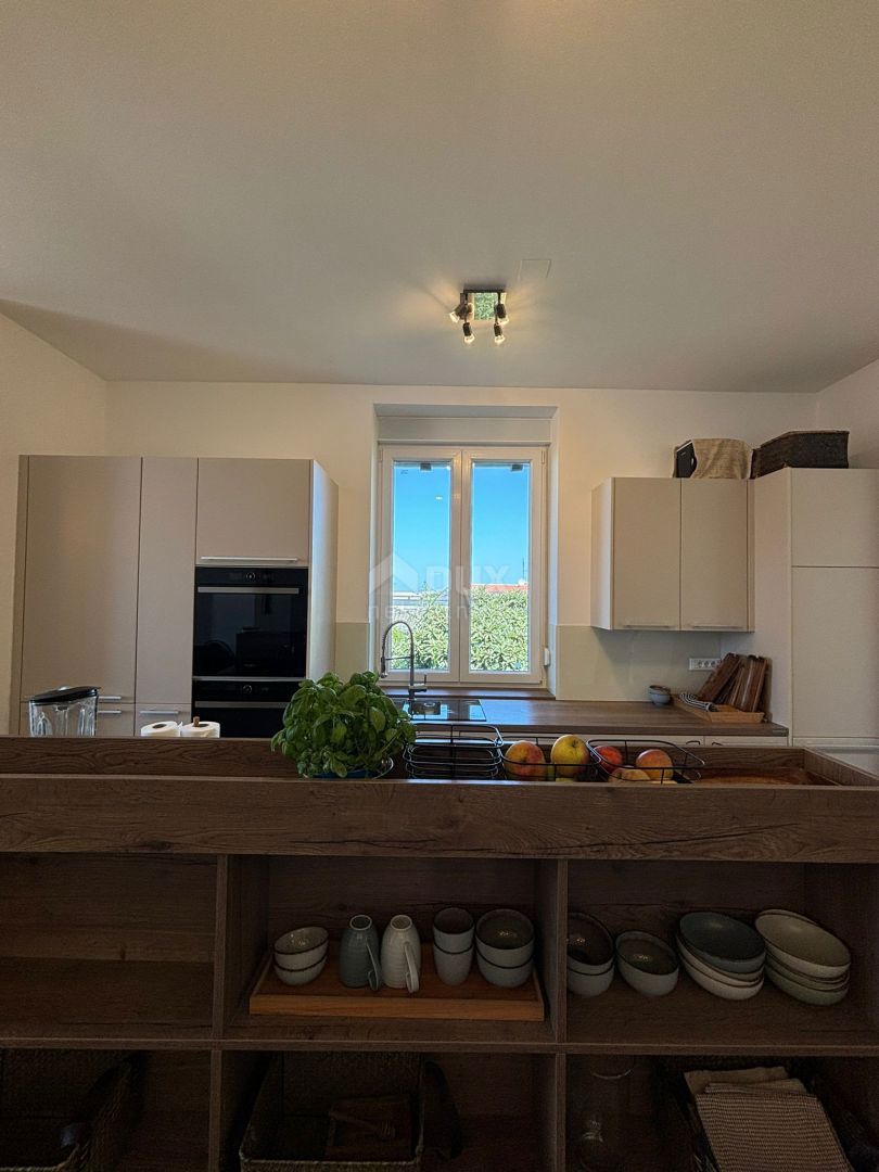 ISTRIA, PULA - Un gioiello unico a 200 metri dal mare in villa austro-ungarica con giardino!