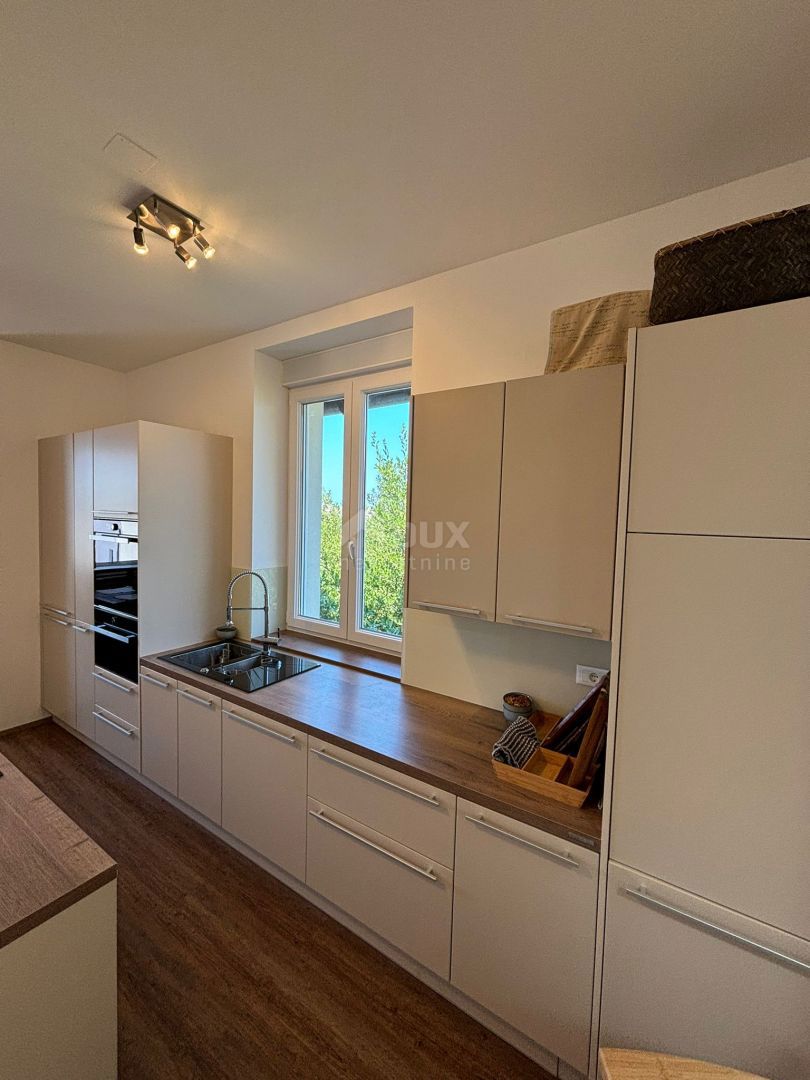 ISTRIA, PULA - Un gioiello unico a 200 metri dal mare in villa austro-ungarica con giardino!