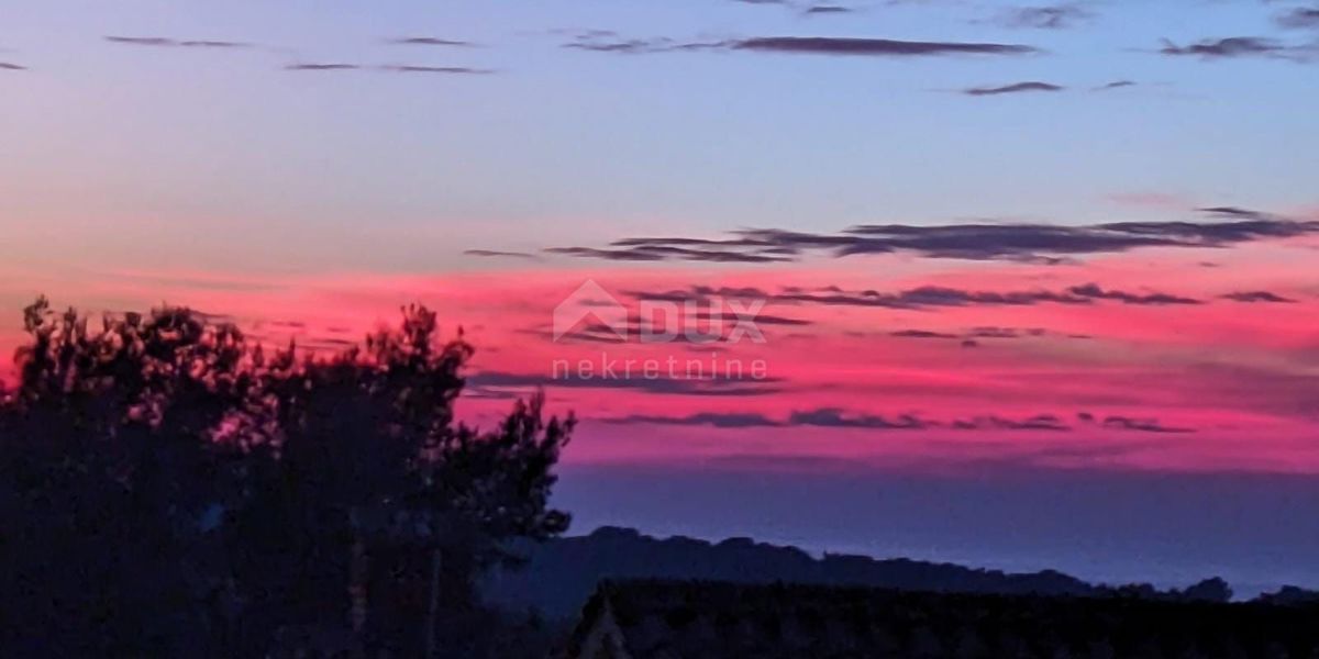 ISTRIA, PULA - Un gioiello unico a 200 metri dal mare in villa austro-ungarica con giardino!