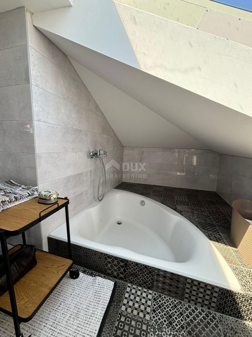 ISTRIA, PULA - Un gioiello unico a 200 metri dal mare in villa austro-ungarica con giardino!