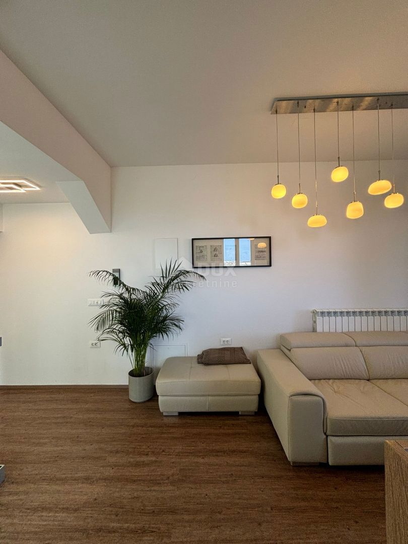 ISTRIA, PULA - Un gioiello unico a 200 metri dal mare in villa austro-ungarica con giardino!