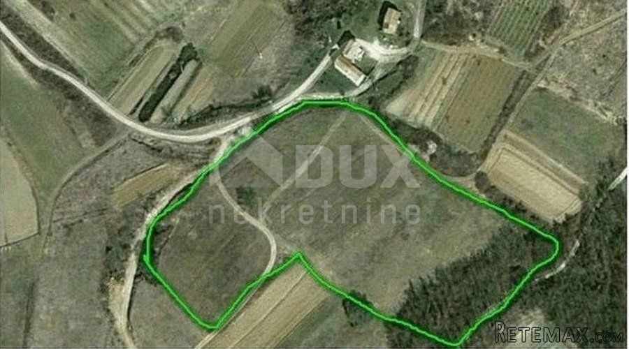 ISTRIA, KAROJBA - Complesso di terreni edificabili e agricoli. OPPORTUNITÀ!