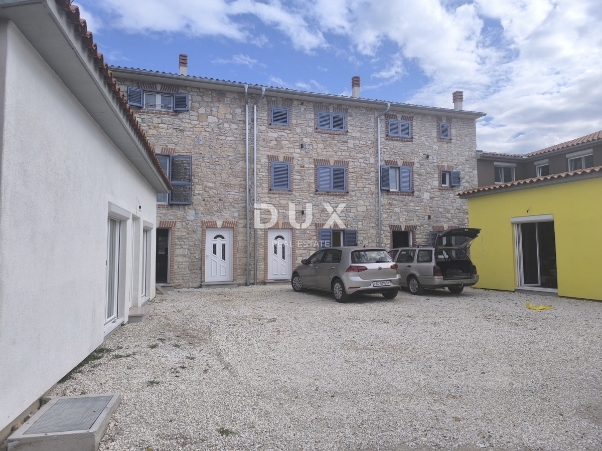 ISTRIA, JURŠIĆI - Casa a schiera in pietra con piscina + appartamento, CHIAVI IN MANO