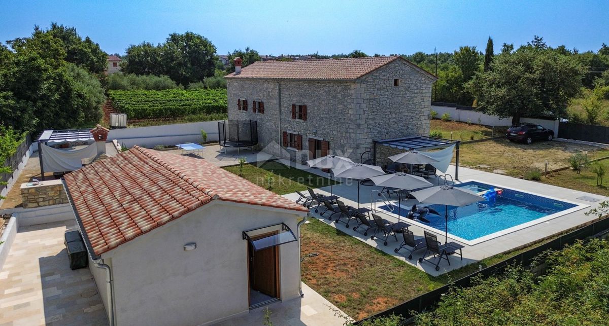 ISTRIA, SVETVINČENAT - Casa in pietra indigena ristrutturata con piscina