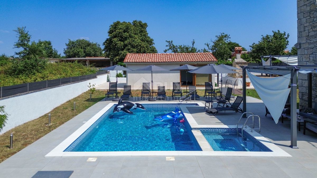 ISTRIA, SVETVINČENAT - Casa in pietra indigena ristrutturata con piscina