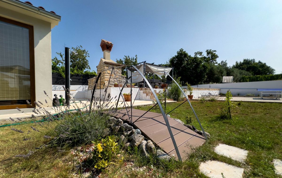 ISTRIA, SVETVINČENAT - Casa in pietra indigena ristrutturata con piscina