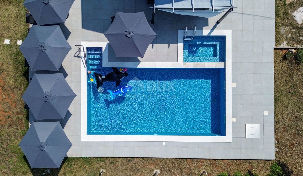 ISTRIA, SVETVINČENAT - Casa in pietra indigena ristrutturata con piscina