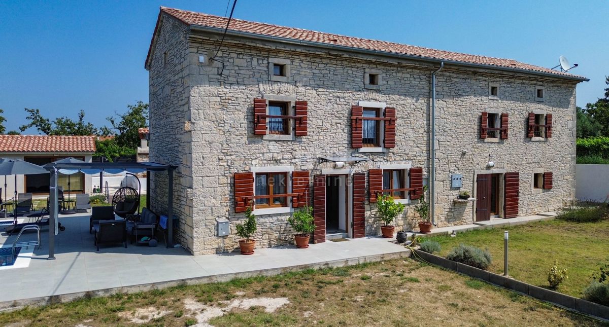 ISTRIA, SVETVINČENAT - Casa in pietra indigena ristrutturata con piscina