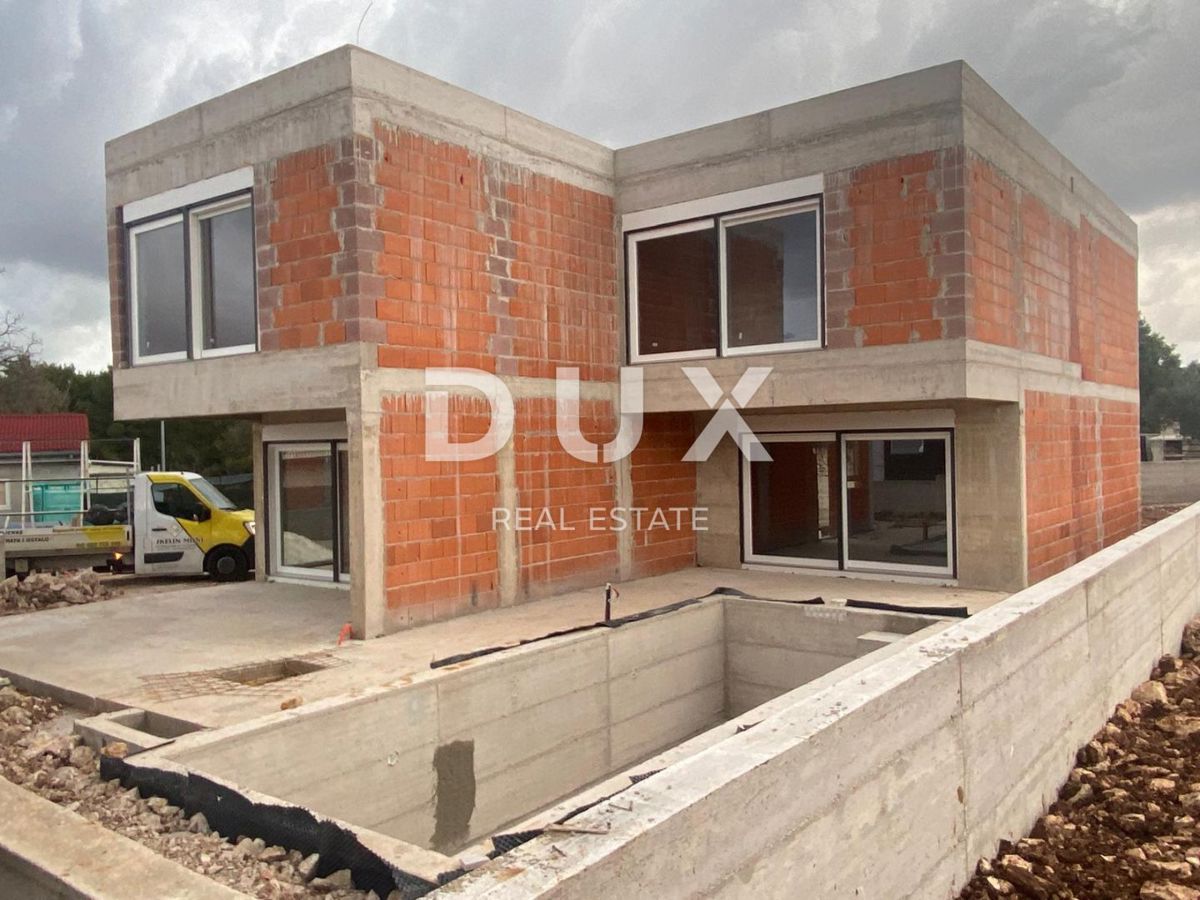 ŠIBENIK, PIROVAC - Moderno duplex con giardino in costruzione 