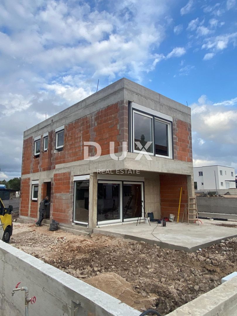 ŠIBENIK, PIROVAC - Moderno duplex con giardino in costruzione 