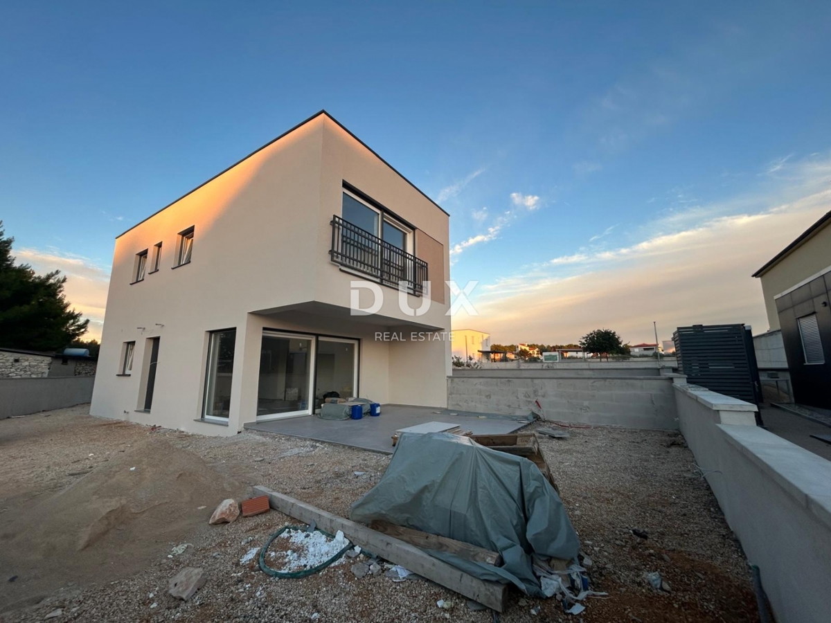 ŠIBENIK, PIROVAC - Moderno duplex con giardino in un nuovo edificio