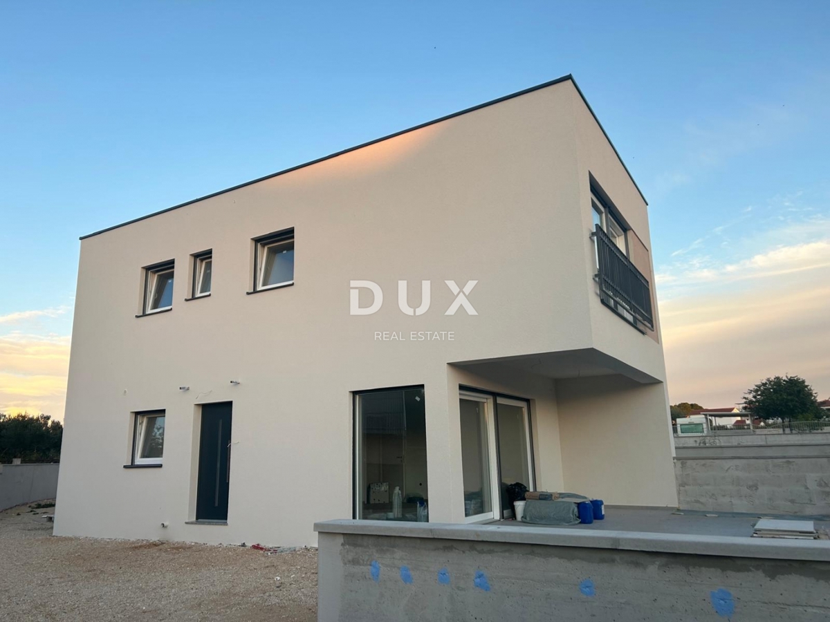 ŠIBENIK, PIROVAC - Moderno duplex con giardino in un nuovo edificio