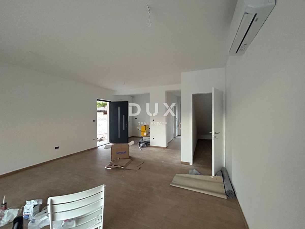 ŠIBENIK, PIROVAC - Moderno duplex con giardino in un nuovo edificio