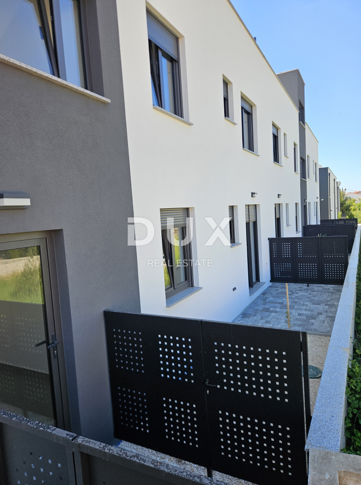 ZADAR, VIR - Nuova costruzione! Moderno attico a soli 130 metri dalla spiaggia con una fantastica vista mare! 1-S4