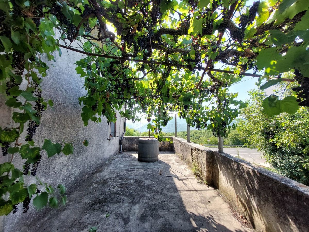 ISTRIA, LABIN - Casa in pietra in fase di ristrutturazione con vista mare