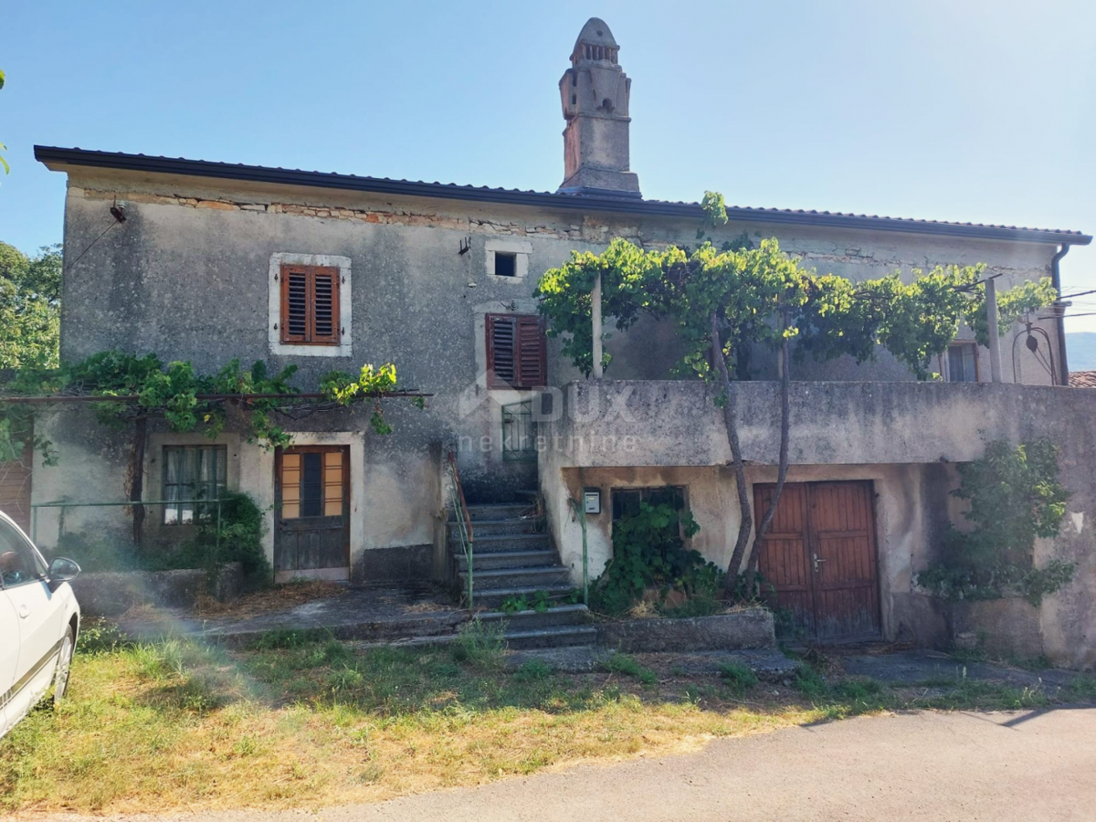 ISTRIA, LABIN - Casa in pietra in fase di ristrutturazione con vista mare