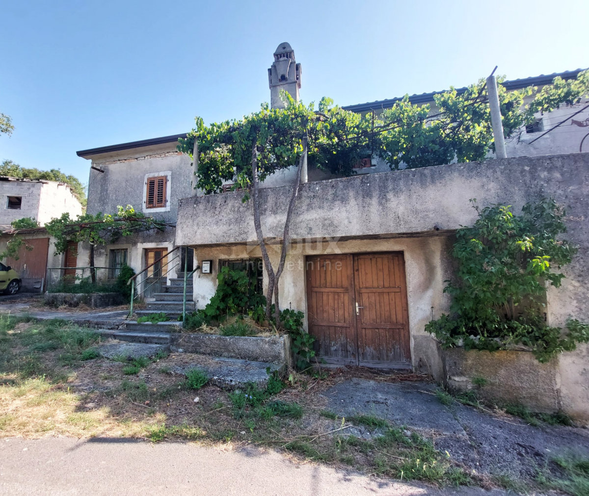 ISTRIA, LABIN - Casa in pietra in fase di ristrutturazione con vista mare