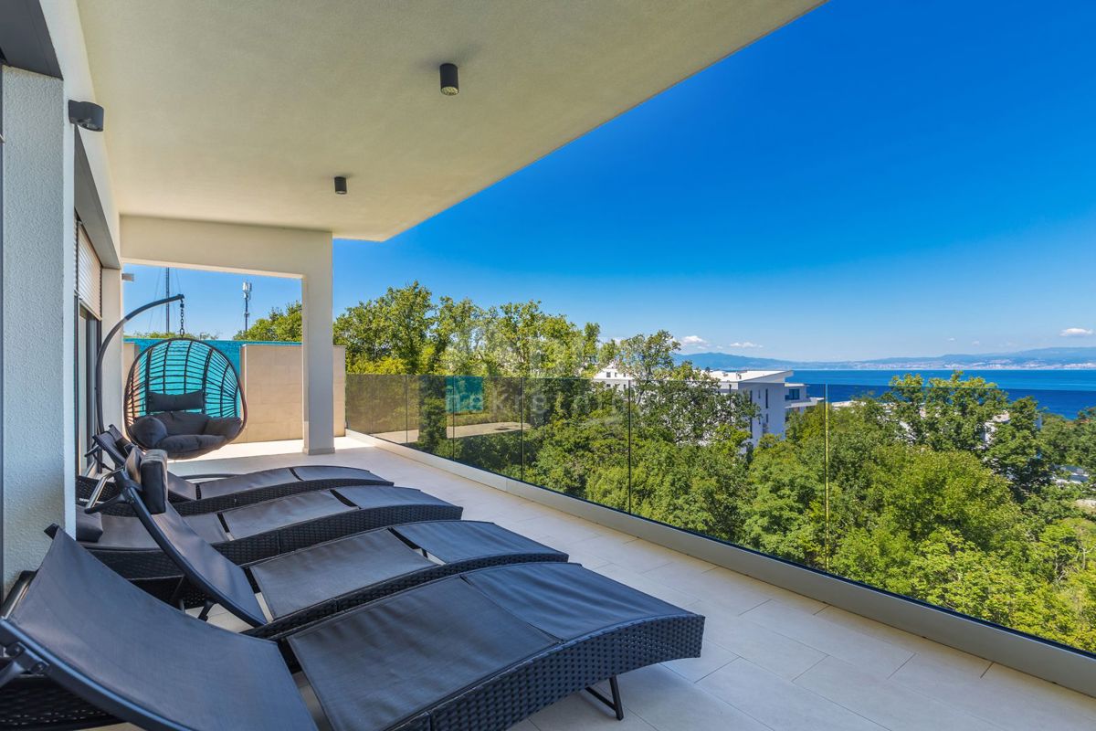 ISOLA DI KRK, MALINSKA - Attico di lusso con piscina e vista panoramica sul mare