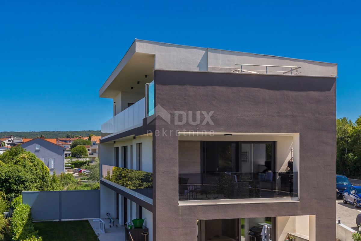 ISOLA DI KRK, MALINSKA - Attico di lusso con piscina e vista panoramica sul mare