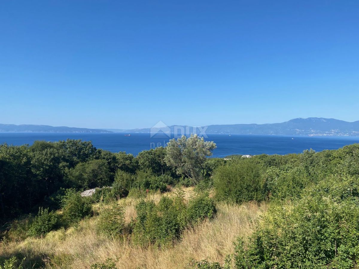 RIJEKA, KOSTRENA - terreno edificabile con vista mare 1.651 m2 per un edificio residenziale - appartamenti / appartamenti / casa familiare / villa! OPPORTUNITÀ!!!