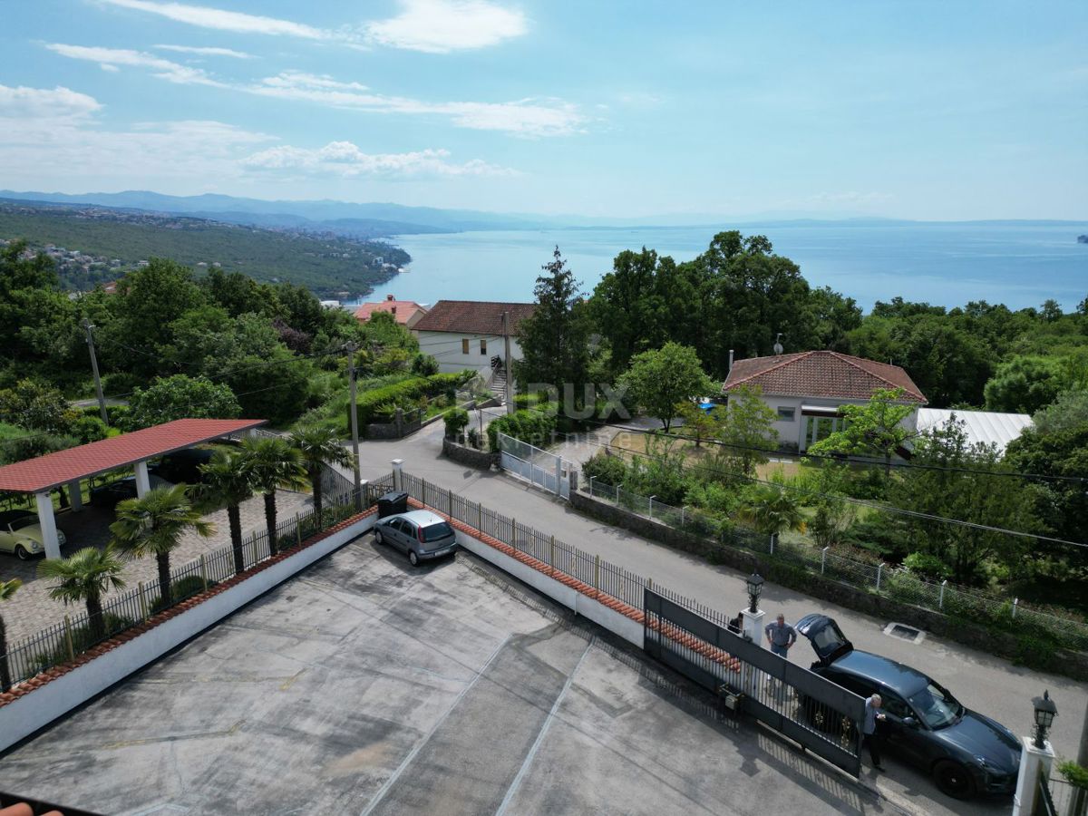 OPATIJA, POBRI - villa ben tenuta di 542m2 con un enorme potenziale con vista mare e giardino di 1200m2